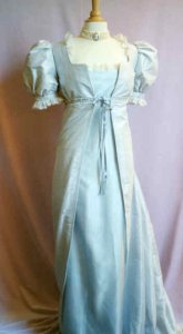 Empirekleid nach 1800 