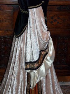 Hofdame um 1120 - 1150